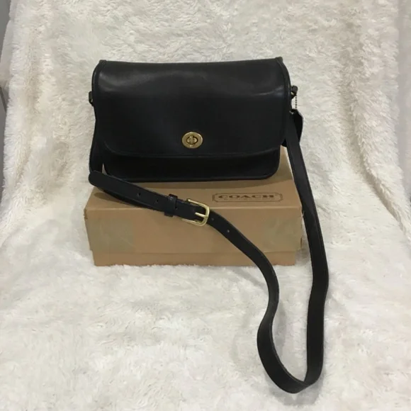 VTG Coach Dinky Black Leather Crossbody Shoulder Bag Minimalist Classic NYC - Picture 2 of 14